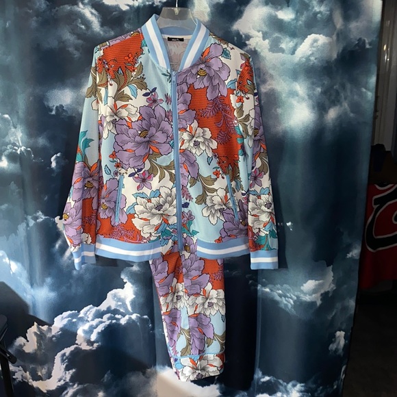 New: Avon Mark Pants Suit - Picture 1 of 9